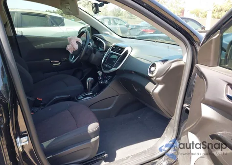 2018 Chevrolet Sonic Lt Auto z USA, uszkodzony, nr VIN 1G1JD5SG0J4137460